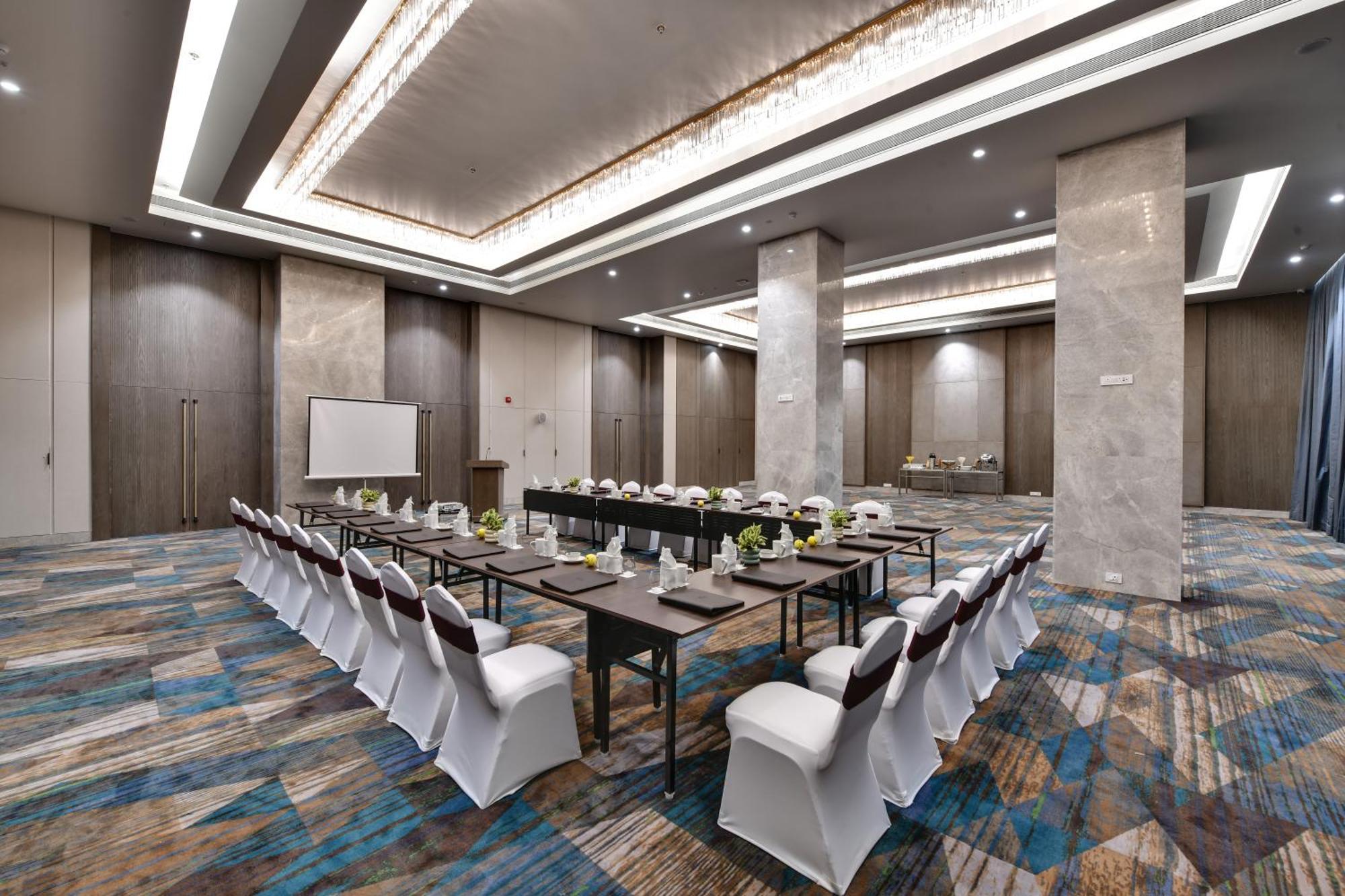 Hotel The Fern Residency, Gandhinagar Extérieur photo
